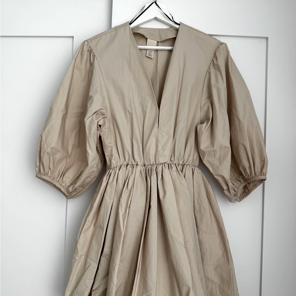 H&M voluminous sleeves dress.